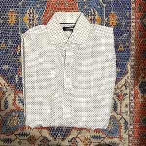 Size XS RW&CO white patterned dress shirt